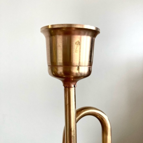 Brass bugle horn candlesticks - Picture 5 of 5